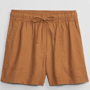 GAP High Rise Utility Shorts. Size Small. New with tag.
